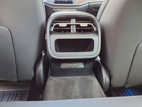 Used 2025 Mercedes-Benz E 350 Sedan image 25