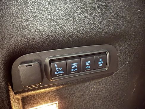 Used 2018 Ford Explorer Limited image 9