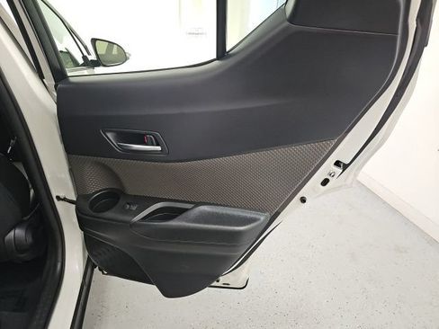 Used 2020 Toyota C-HR Limited FWD image 32