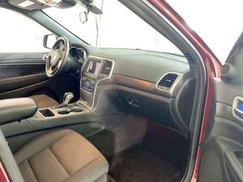 Used 2018 Jeep Grand Cherokee Laredo RWD image 36