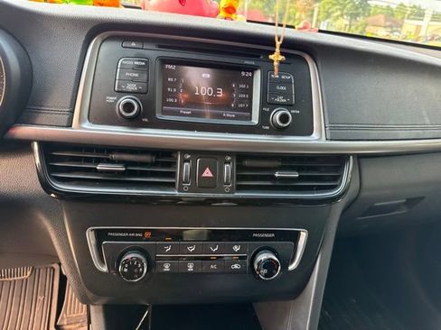Used 2017 Kia Optima LX FWD image 4