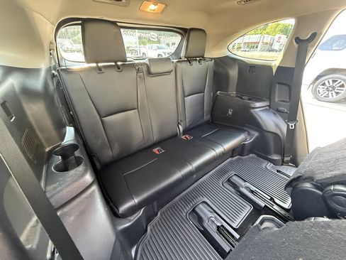 Used 2023 Toyota Highlander XLE AWD/4WD image 13