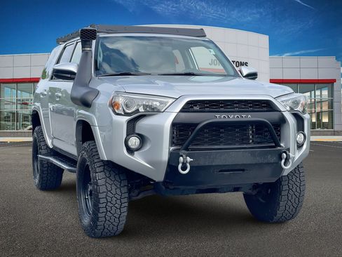 Used 2019 Toyota 4Runner SR5 AWD/4WD image 1
