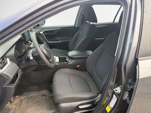 Used 2022 Toyota RAV4 LE image 12