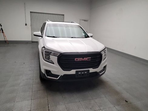 Used 2022 GMC Terrain SLT w/ Infotainment Package II AWD/4WD image 14