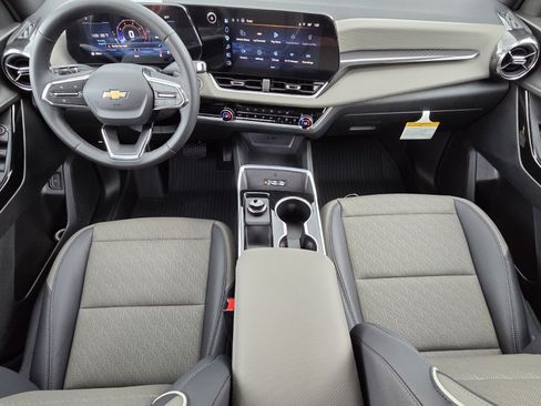 New 2027 Chevrolet Equinox LT w/ Convenience Package II FWD image 7
