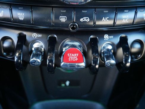 Used 2021 MINI Cooper 2-Door Hardtop w/ Storage Package image 29