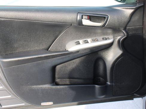 Used 2014 Toyota Camry SE image 10