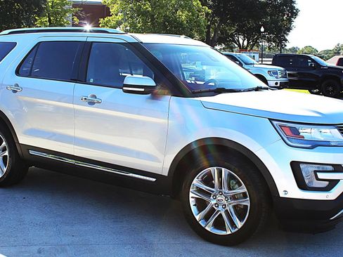 Used 2016 Ford Explorer Limited w/ Equipment Group 301A AWD/4WD image 7