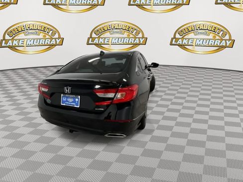 Used 2018 Honda Accord Touring image 2