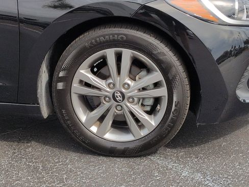 Used 2017 Hyundai Elantra SE image 11