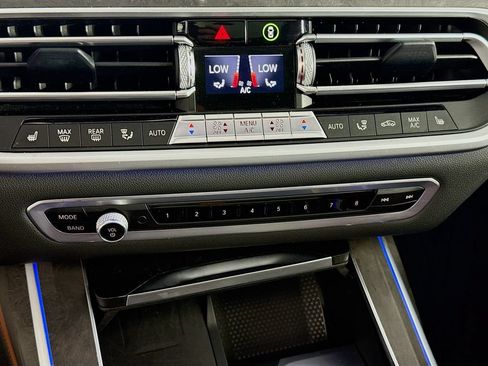 Used 2021 BMW X7 M50i w/ Dynamic Handling Package AWD/4WD image 17
