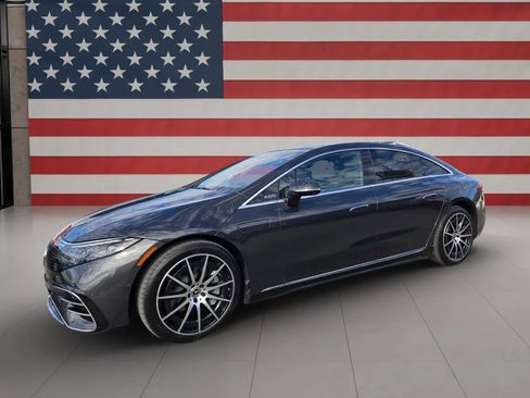 Used 2023 Mercedes-Benz EQS 580 4MATIC Sedan w/ Exclusive Trim Package image 3