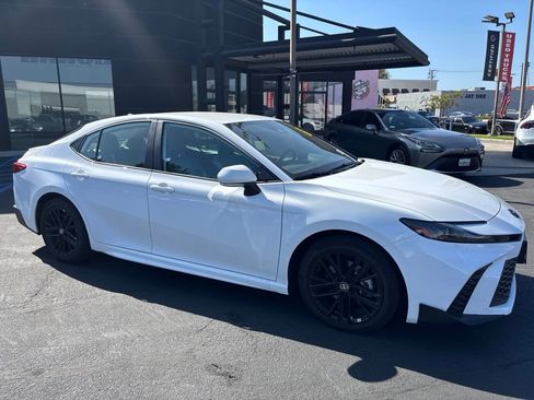 Used 2026 Toyota Camry SE w/ Convenience Package FWD image 3