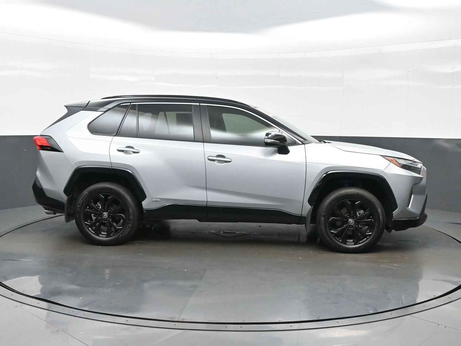 Used 2024 Toyota RAV4 XSE w/ Weather Package AWD/4WD image 7