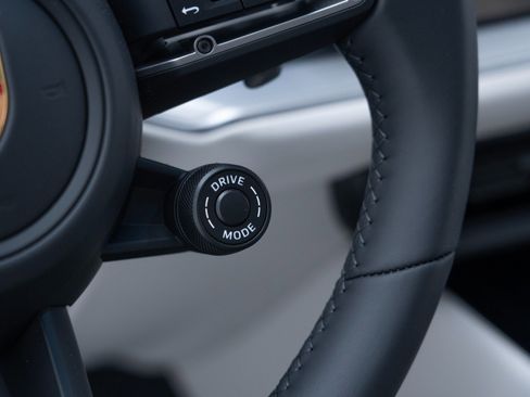 Certified 2024 Porsche Cayenne S AWD/4WD image 24