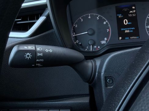 Used 2025 Toyota Corolla LE FWD image 31