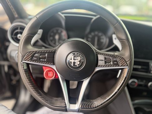 Used 2018 Alfa Romeo Giulia Ti Sport w/ Quick Order Package 22S Sport AWD/4WD image 16