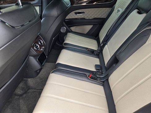 Used 2022 Bentley Bentayga Speed image 28