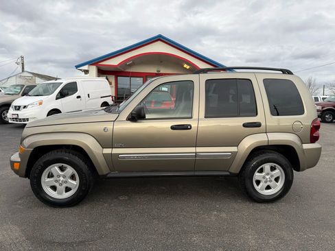 Used 2006 Jeep Liberty Sport image 2