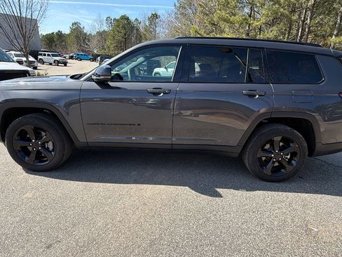 Used 2024 Jeep Grand Cherokee L Limited w/ Black Appearance Package image 11