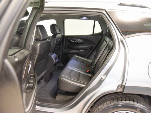 Used 2024 GMC Terrain SLT image 4