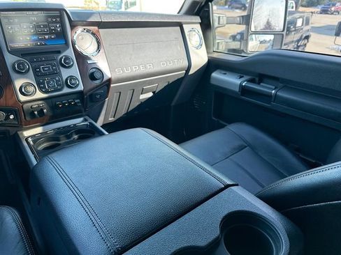 Used 2014 Ford F250 Lariat w/ Lariat Interior Package image 24