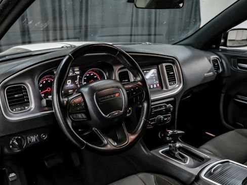Used 2022 Dodge Charger SXT RWD image 3