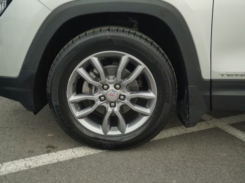 Used 2022 GMC Terrain SLT image 11