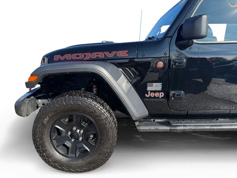 Used 2022 Jeep Gladiator Mojave w/ Cold Weather Group image 18