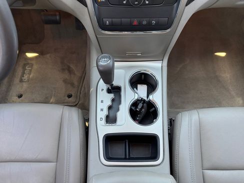 Used 2011 Jeep Grand Cherokee Laredo RWD image 11
