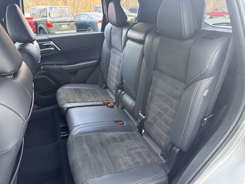 Used 2024 Mitsubishi Outlander SE image 10