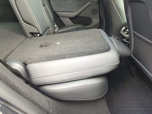 Used 2025 Tesla Model Y Long Range RWD image 24