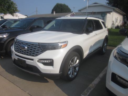 Used 2021 Ford Explorer Platinum w/ Equipment Group 601A AWD/4WD image 3