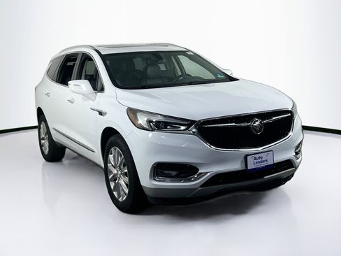Used 2020 Buick Enclave Essence w/ Sound and Sites Package image 3
