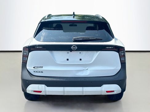 Used 2026 Nissan Kicks SV FWD image 6