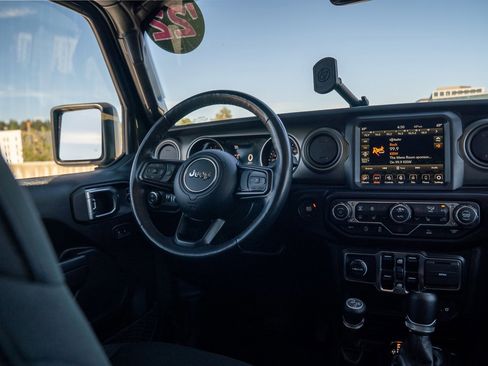 Used 2022 Jeep Gladiator Sport AWD/4WD image 19