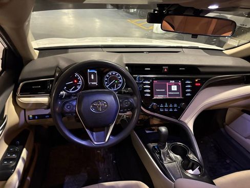 Used 2018 Toyota Camry LE image 10