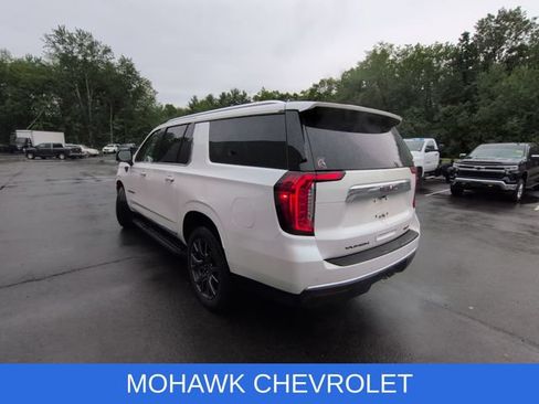 Used 2023 GMC Yukon XL SLT w/ SLT Luxury Package AWD/4WD image 3