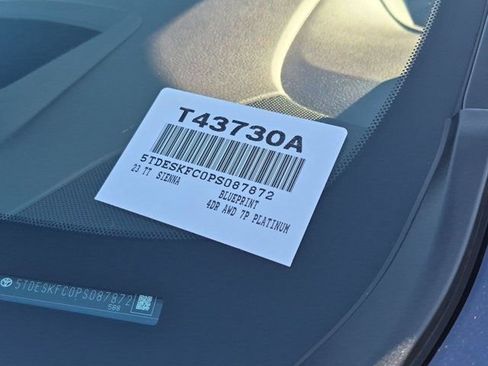 Used 2023 Toyota Sienna Platinum AWD/4WD image 19
