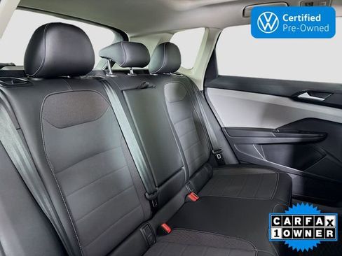 Certified 2022 Volkswagen Taos SE w/ Panoramic Sunroof Package FWD image 28
