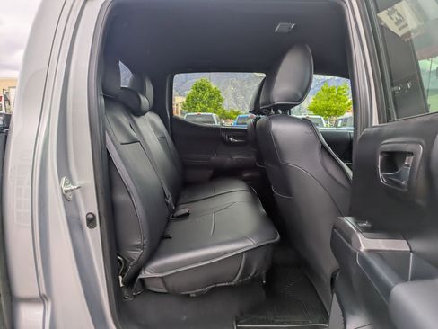 Used 2019 Toyota Tacoma TRD Off-Road AWD/4WD image 31