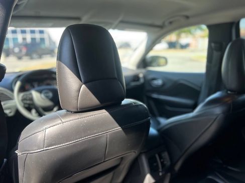 Used 2020 Jeep Cherokee Latitude Plus FWD image 28