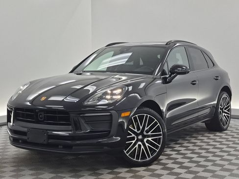 Certified 2022 Porsche Macan AWD/4WD image 1