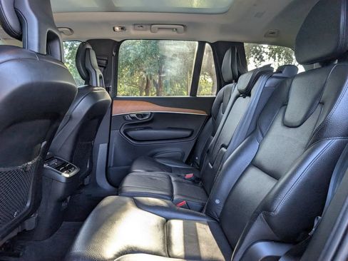 Used 2021 Volvo XC90 T6 Momentum w/ Climate Package AWD/4WD image 17