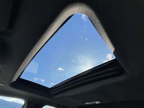 Used 2024 GMC Canyon AT4X image 40