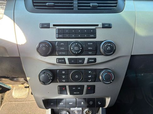 Used 2009 Ford Focus SEL image 15