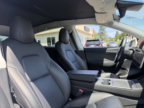 Used 2022 Tesla Model Y Long Range AWD/4WD image 29