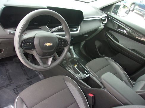 Used 2024 Chevrolet TrailBlazer LT w/ Driver Confidence Package FWD image 10