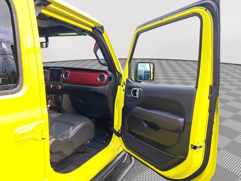 Used 2023 Jeep Gladiator Rubicon w/ LED Lighting Group image 17